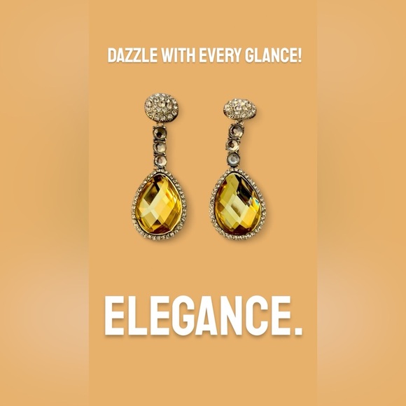 Jewelry - Beautiful rhinestone earrings